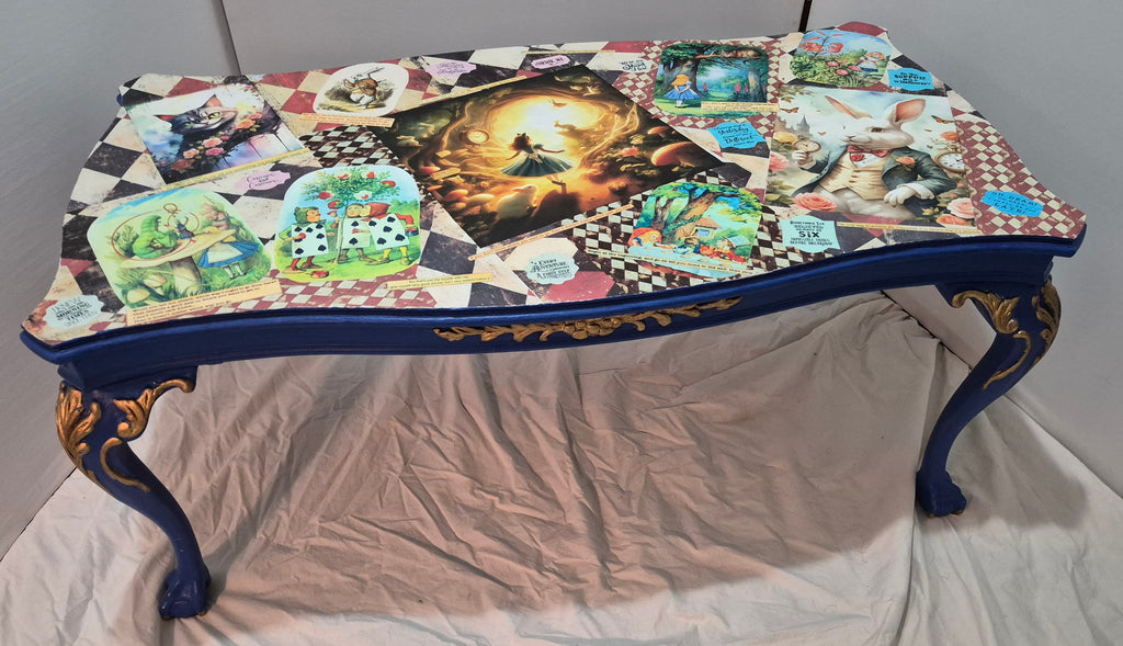 Alice in Wonderland Table – Original Quotes & Illustrations